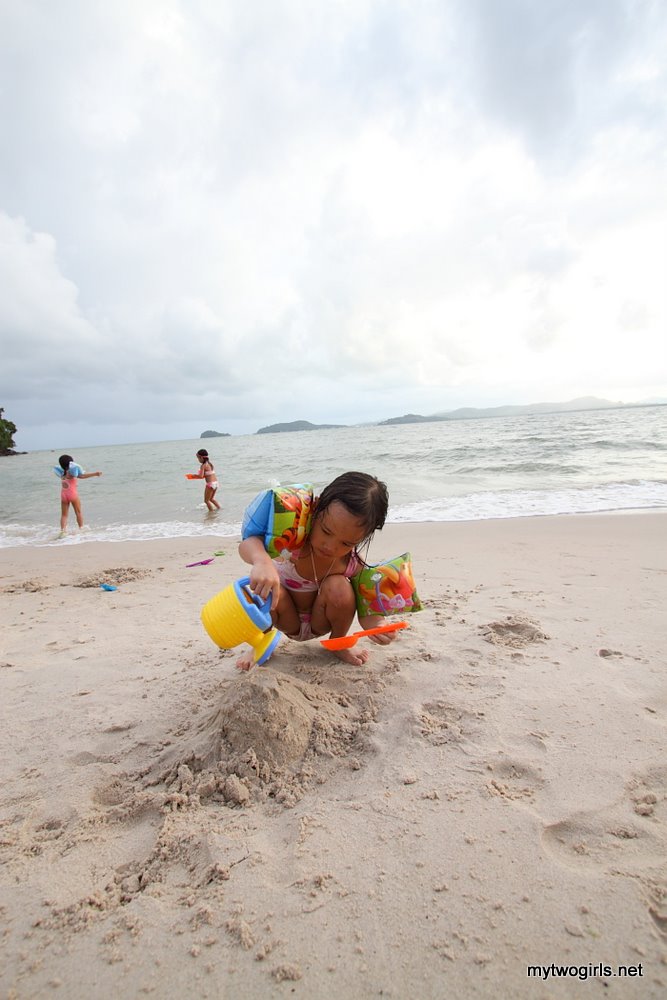 Zaria building sand castle